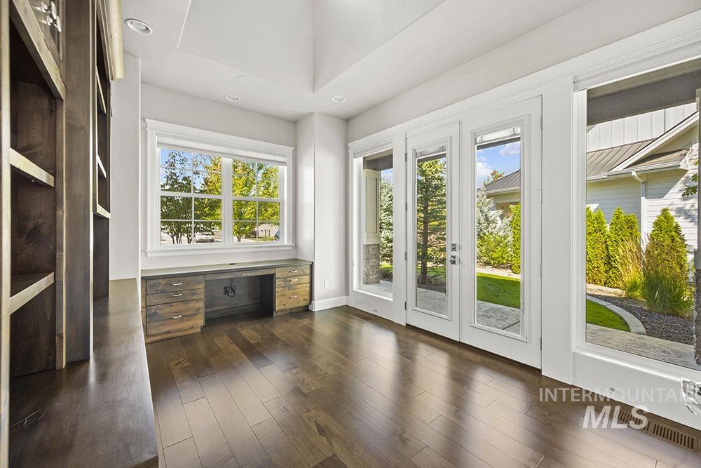 844 South Lake Pointe Way Eagle, ID 83616 - Photo 9 of 38