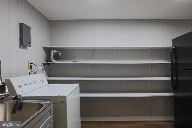 a view of utility room with washer and dryer