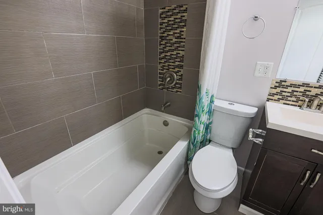 a bath room with a toilet and a shower