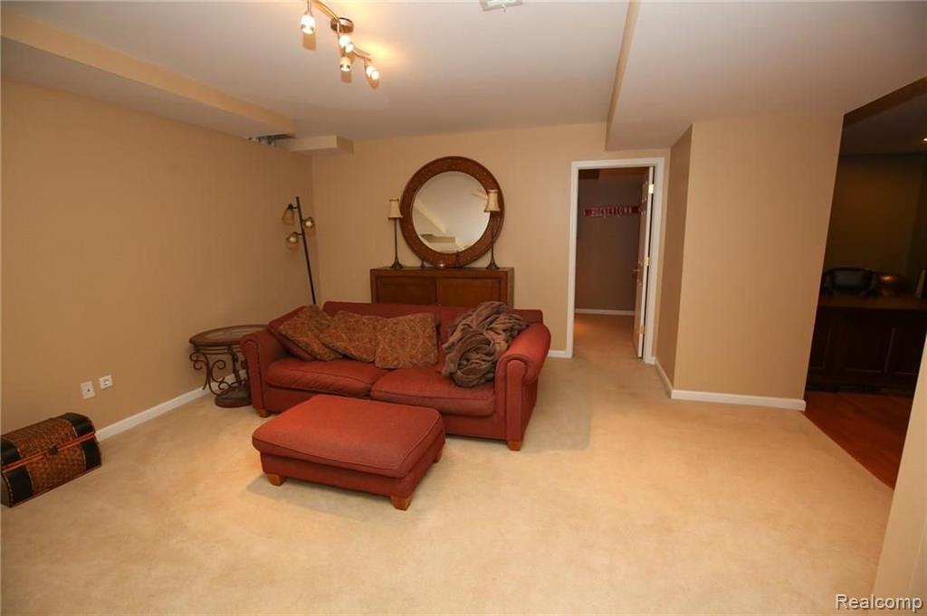 4659 Amberwood Court Rochester, MI 48306 - Photo 23 of 30