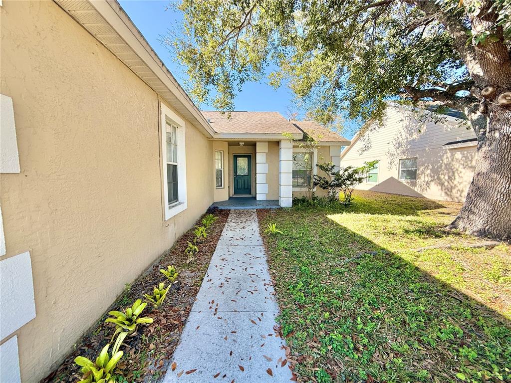 4695 Prairie Point Boulevard Kissimmee, FL 34746 - Photo 2 of 27 a front view of a house with a yard