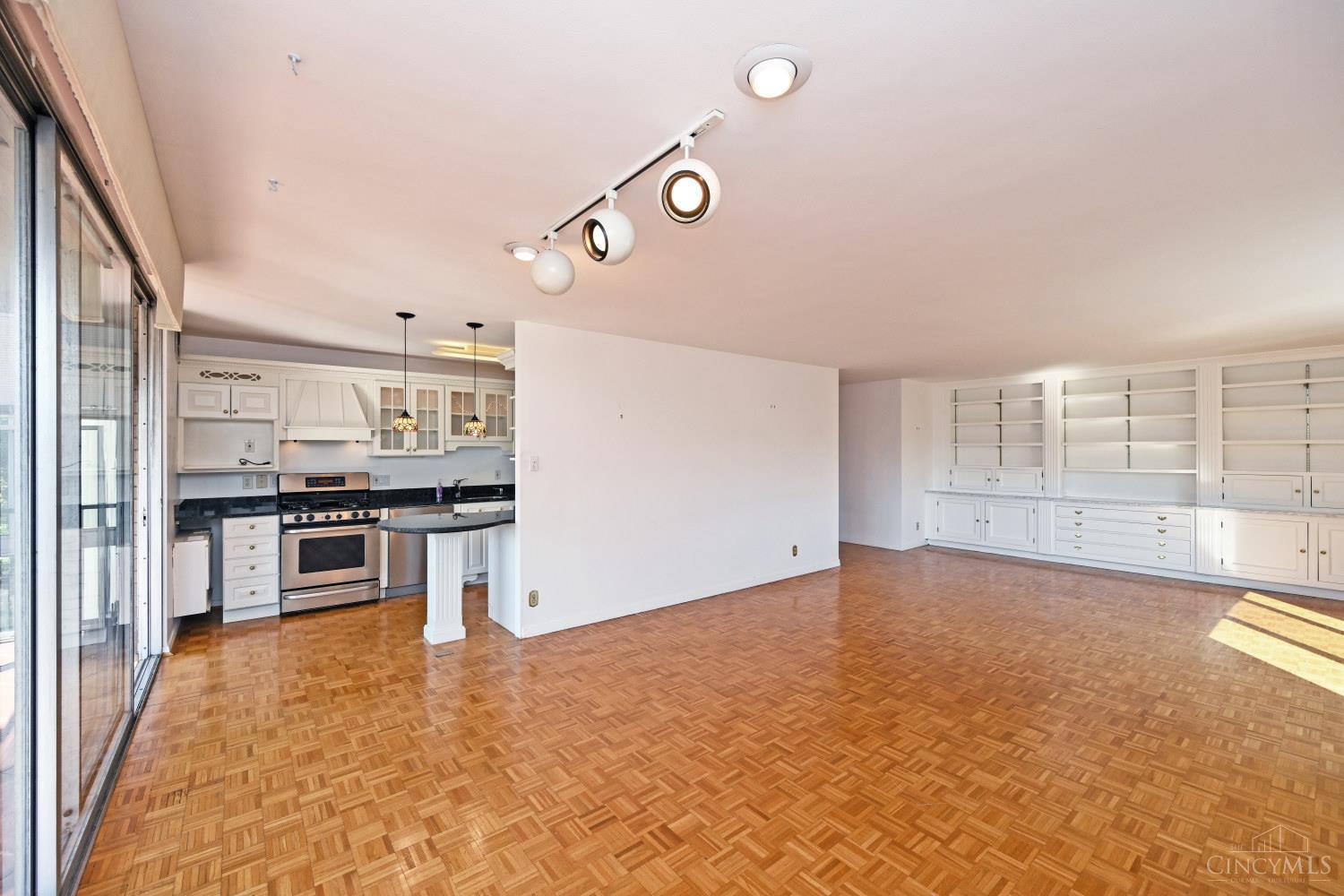 2324 Madison Road, Unit 602 Cincinnati, OH 45208 - Photo 12 of 39 Gallery Image 12