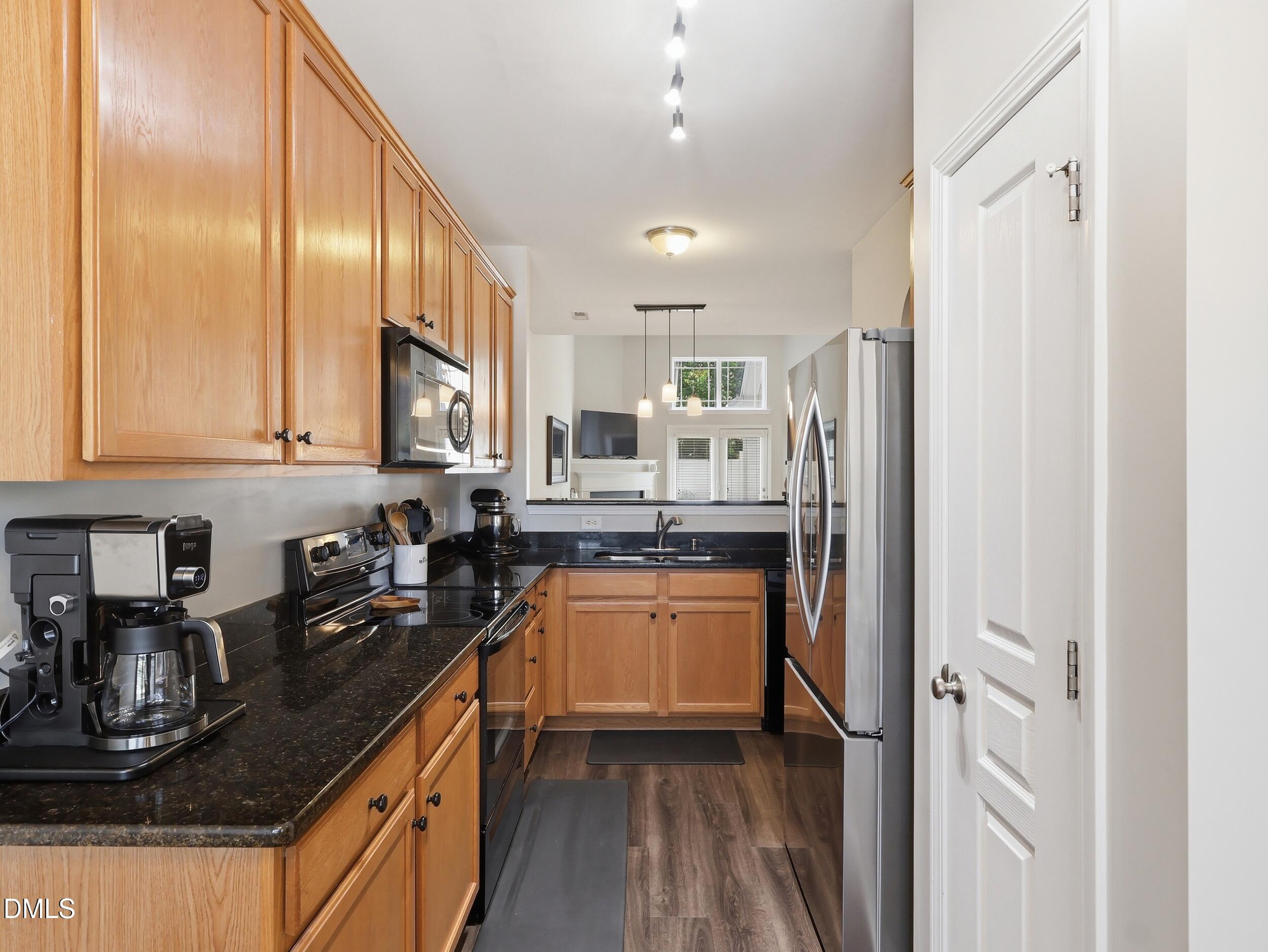 2505 Asher View Court Raleigh, NC 27606 - Photo 5 of 34