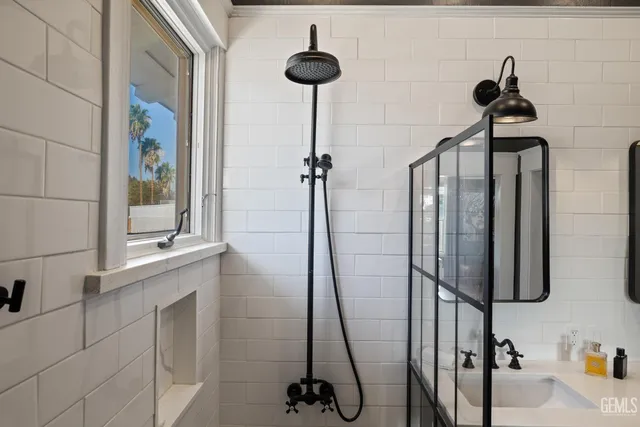 $785,000 | Undisclosed Address, Bakersfield, CA 93301