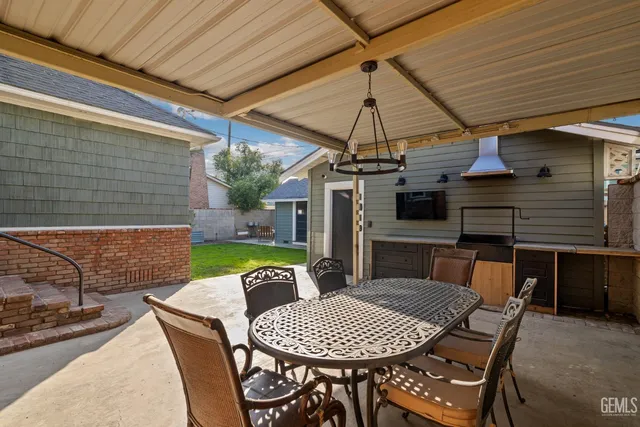 $785,000 | Undisclosed Address, Bakersfield, CA 93301