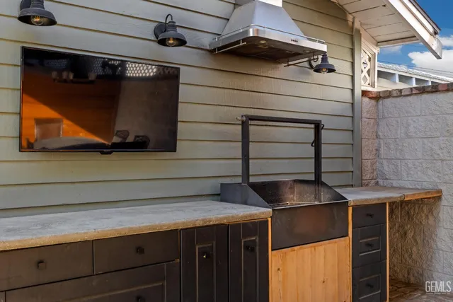 $785,000 | Undisclosed Address, Bakersfield, CA 93301