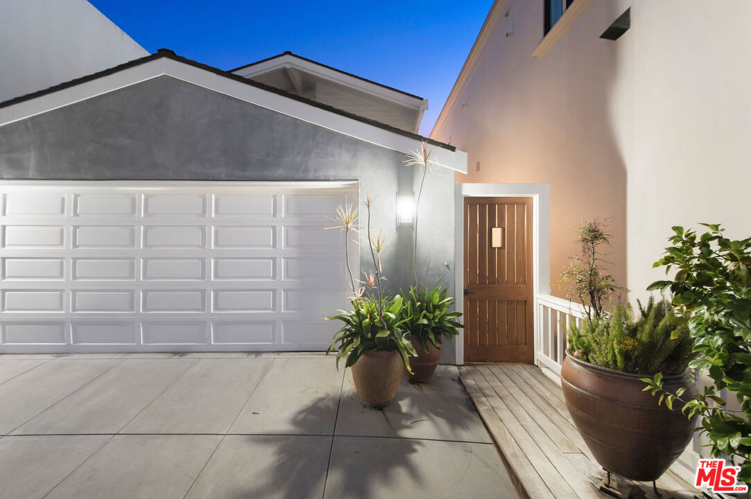 31640 Sea Level Drive Malibu, CA 90265 - Photo 30 of 41 a view of front door of house