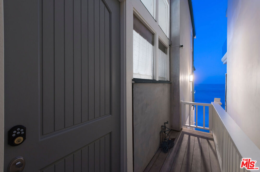 31640 Sea Level Drive Malibu, CA 90265 - Photo 32 of 41 a view of a hallway
