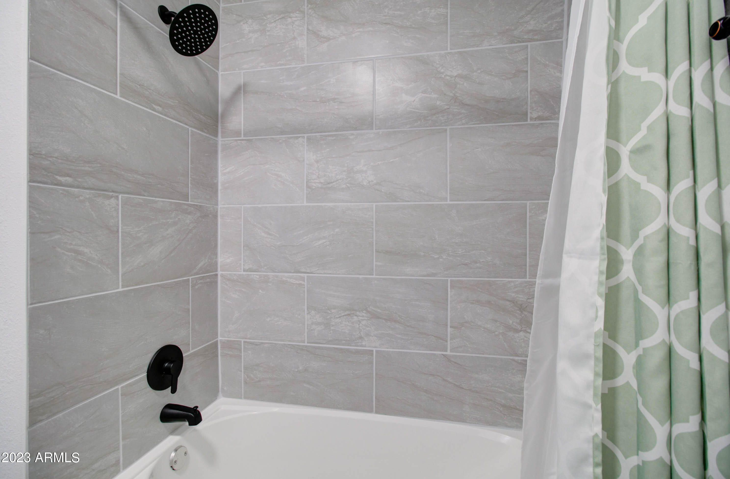 258 South Sutherland Street Globe, AZ 85501 - Photo 24 of 36 a bathroom with a shower