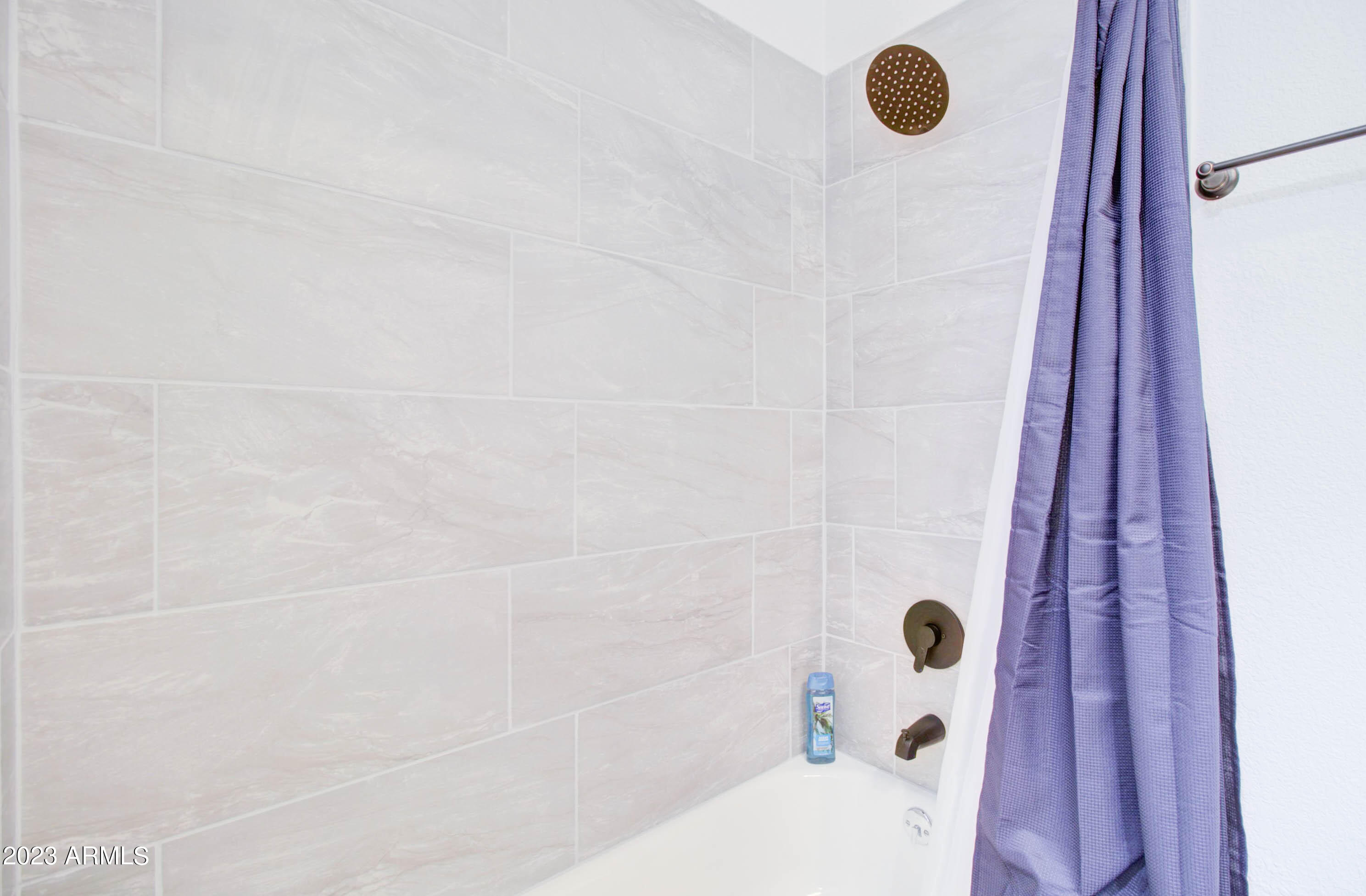 258 South Sutherland Street Globe, AZ 85501 - Photo 28 of 36 a bathroom with a bathtub