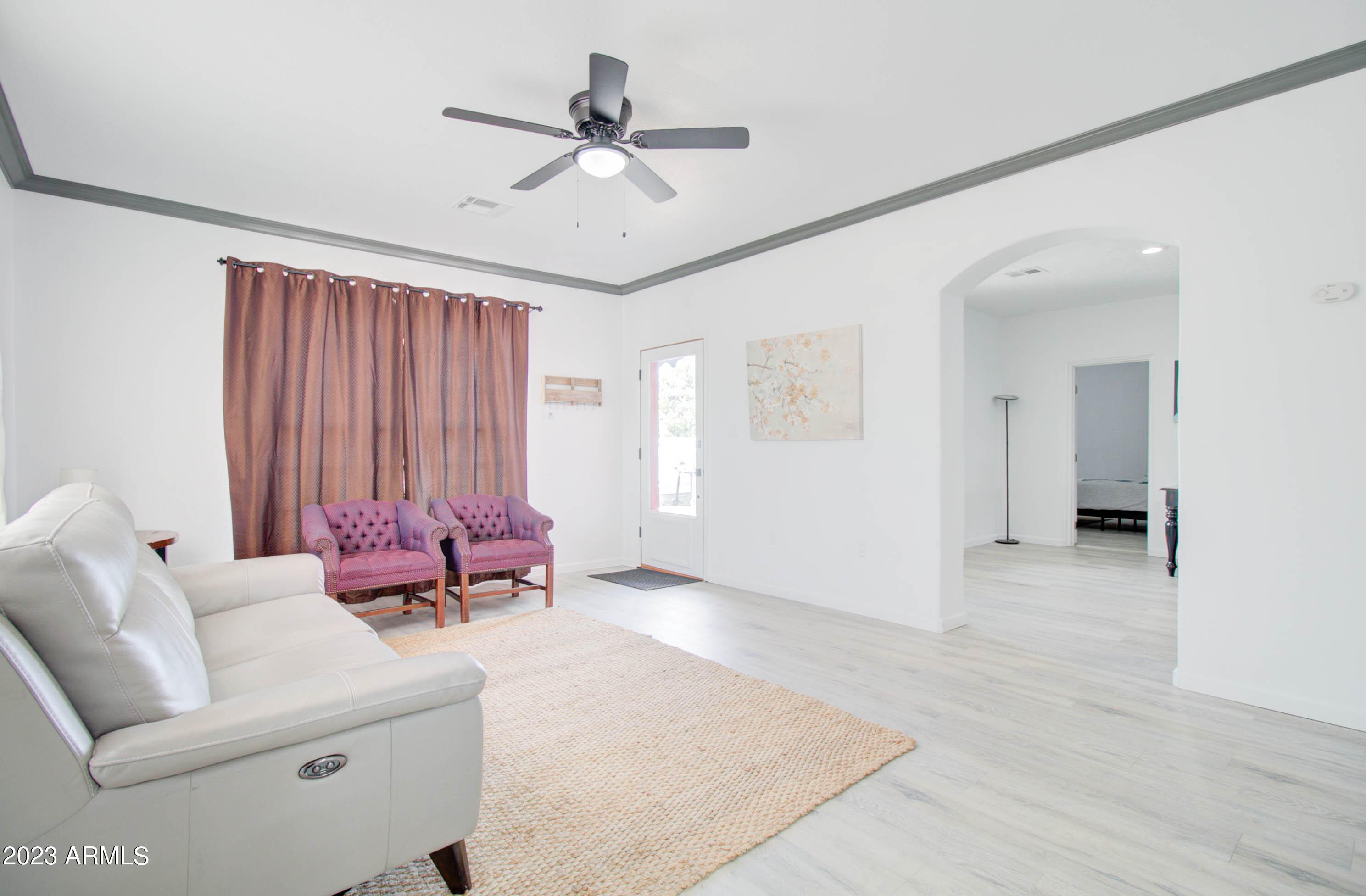 258 South Sutherland Street Globe, AZ 85501 - Photo 10 of 36 a living room with furniture and a ceiling fan
