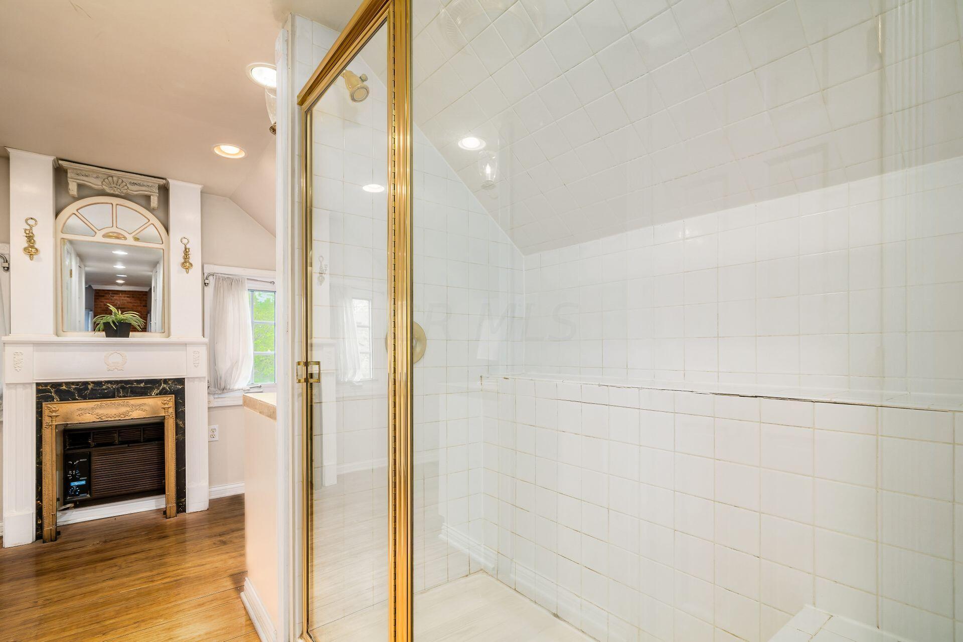 2163 North Star Road Columbus, OH 43221 - Photo 28 of 36 Full Bathroom 2