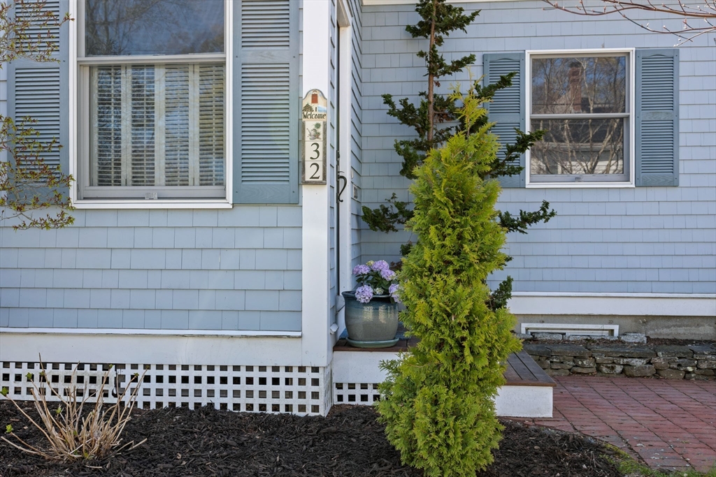 32 Everett Road Bourne, MA 02532 - Photo 4 of 33 Gallery Image 4