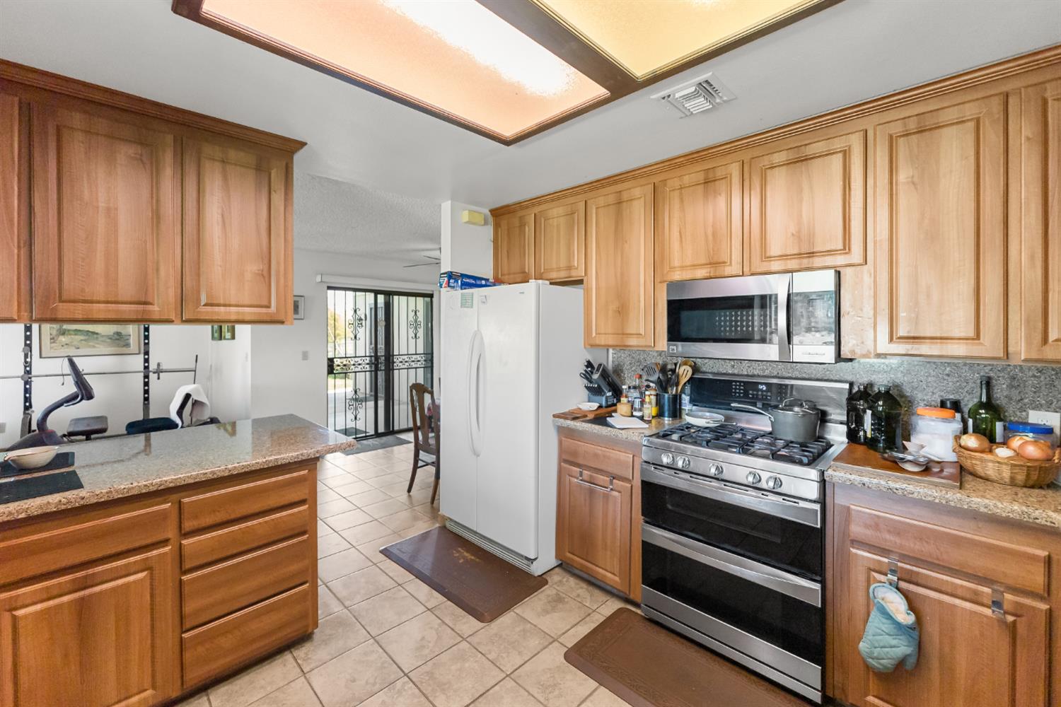 4776 Stetson Road Clovis, CA 93619 - Photo 15 of 49 a kitchen with a stove a sink and a refrigerator