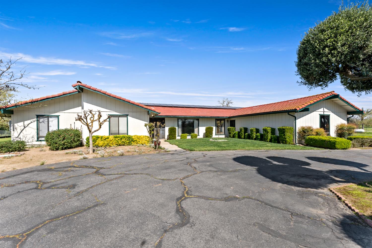 4776 Stetson Road Clovis, CA 93619 - Photo 2 of 49 a view of a house with a street