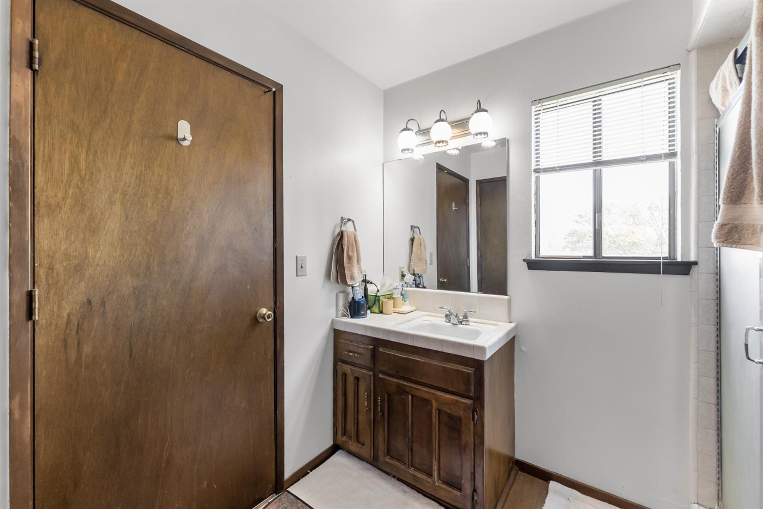 4776 Stetson Road Clovis, CA 93619 - Photo 23 of 49 a bathroom with a sink a toilet and a mirror