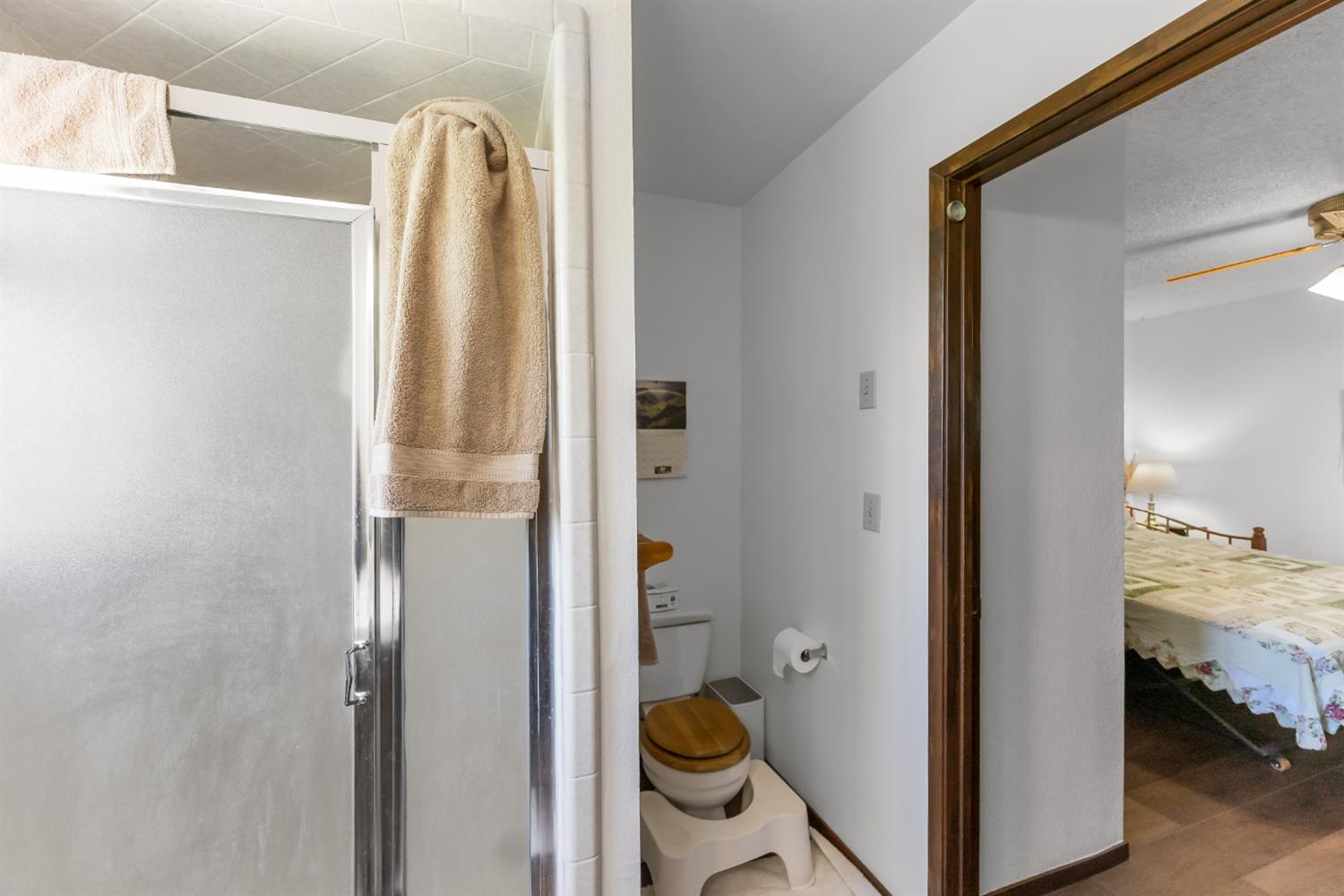 4776 Stetson Road Clovis, CA 93619 - Photo 24 of 49 a bathroom with a tub and shower