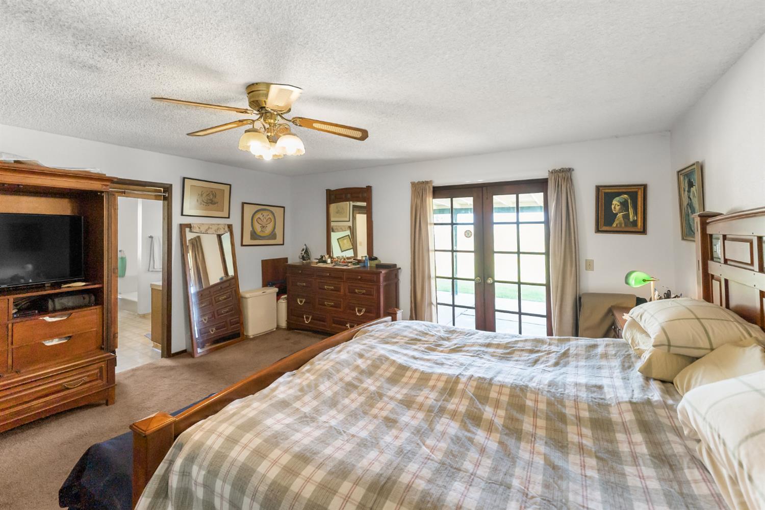 4776 Stetson Road Clovis, CA 93619 - Photo 27 of 49 a spacious bedroom with a bed and a television
