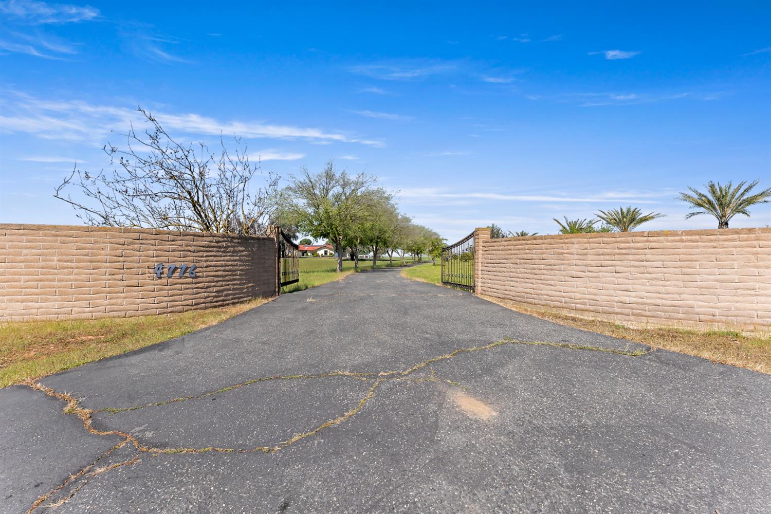 4776 Stetson Road Clovis, CA 93619 - Photo 3 of 49 a view of a yard and ocean view