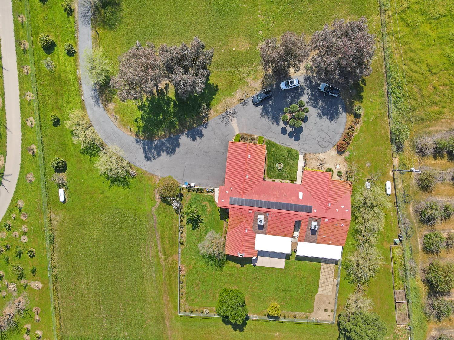 4776 Stetson Road Clovis, CA 93619 - Photo 47 of 49 an aerial view of a residential apartment building with a yard