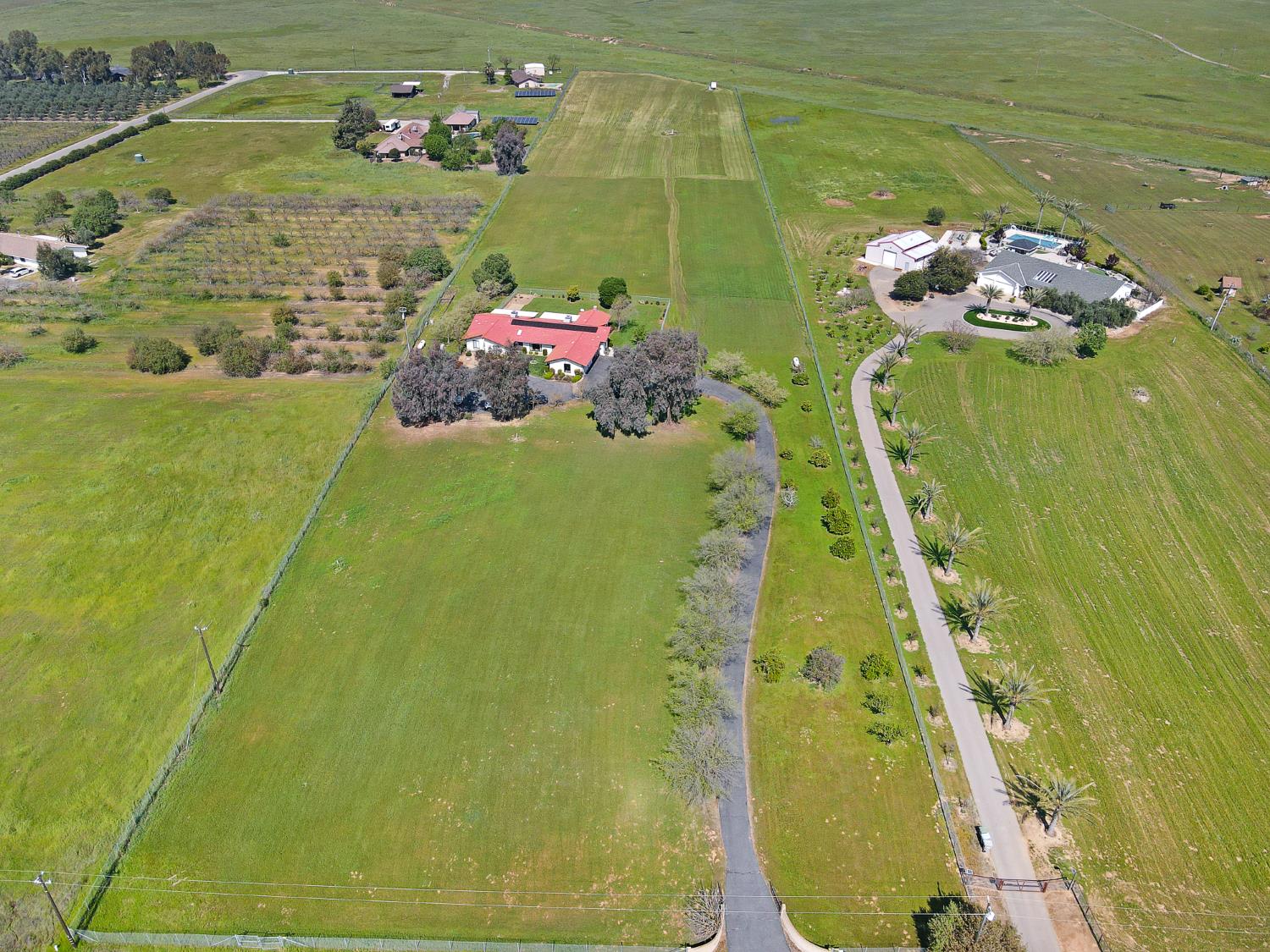 4776 Stetson Road Clovis, CA 93619 - Photo 48 of 49 a bathroom with a sink and mirror