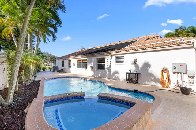 a view of a small space in front of a house
