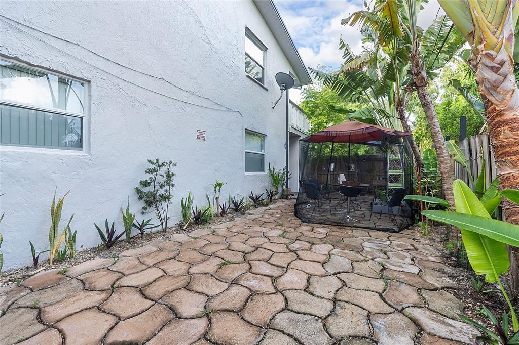 2741 Northeast 8th Avenue, Unit 10 Wilton Manors, FL 33334 - Photo 13 of 28 a view of a backyard with sitting area