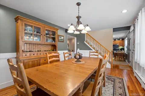 $999,999 | 4 Westbury Avenue, Plainview, NY 11803