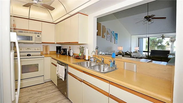 $2,350 | 1845 Tarpon Lane, Unit G305, Vero Beach, FL 32960