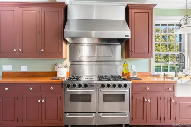 $1,750,000 | 11 Brown Road, Pleasant Valley, NY 12569