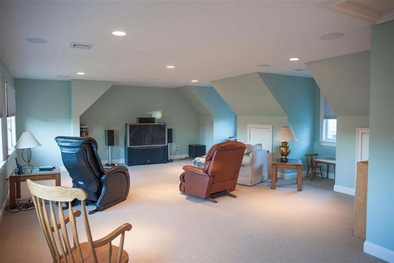 429 Monomoscoy Road Mashpee, MA 02649 - Photo 22 of 26 a living room with furniture