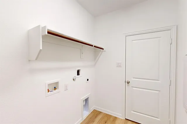 a view of utility room