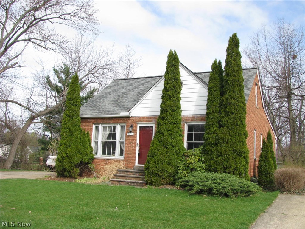 5651 Wellington Road Cleveland, OH 44124 - Photo 2 of 33