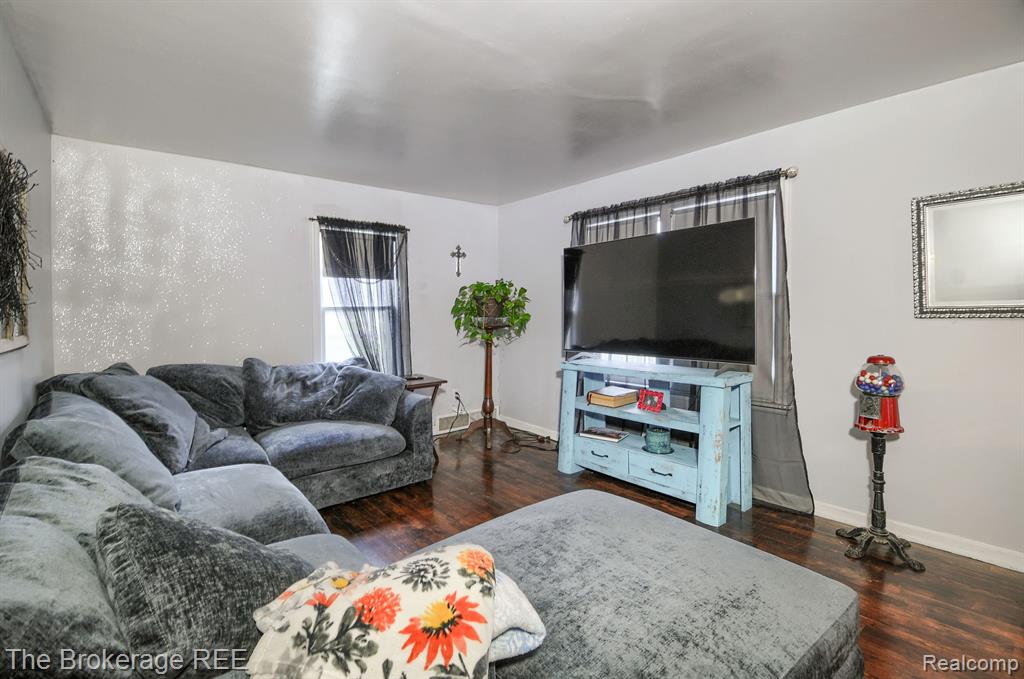 6481 Sharp Road Swartz Creek, MI 48473 - Photo 5 of 41