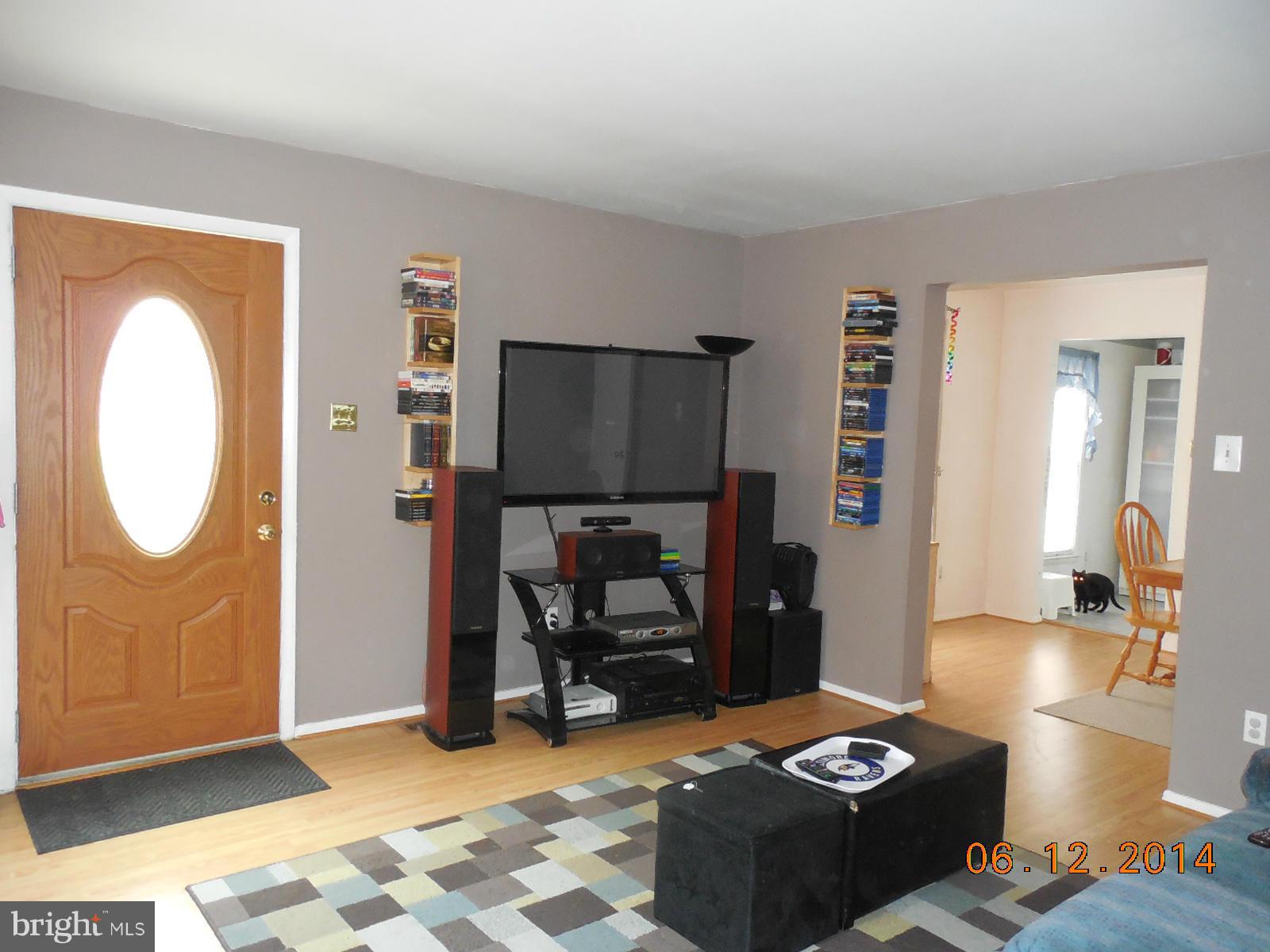 3455 Santee Road Baltimore, MD 21236 - Photo 3 of 25 Living Room