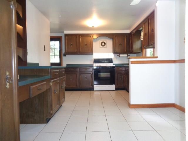 135 Ashbaugh Road Jeannette, PA 15644 - Photo 4 of 25 Large Ceramic Kitchen and Dining Combo!