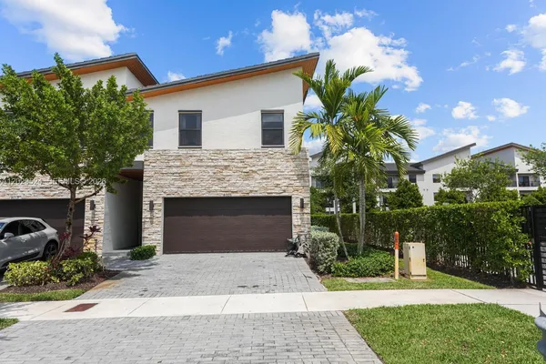 $4,850 | 8005 Northwest 104th Court, Unit 8005, Doral, FL 33178