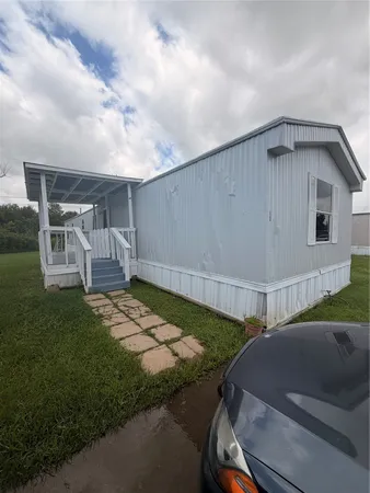 $1,300 | 2021 North Battlebell Road, Unit 40, Highlands, TX 77562