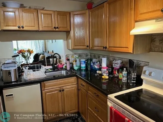 $210,000 | 9330 Lagoon Place, Unit 406, Davie, FL 33324