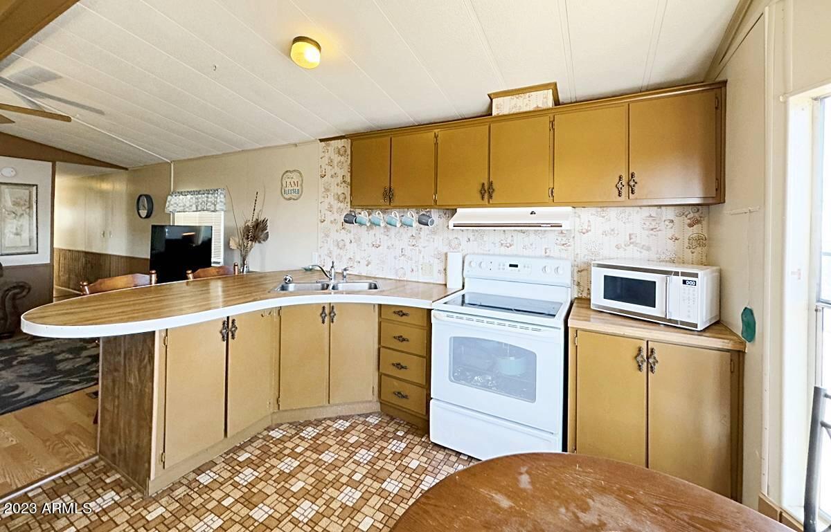 2605 South Tomahawk Road, Unit 58 Apache Junction, AZ 85119 - Photo 8 of 29 IMG_1828