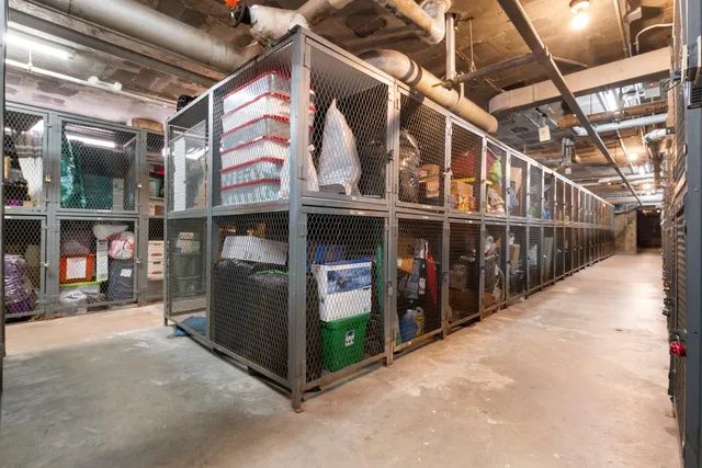 $204,900 | 6301 North Sheridan Road, Unit 11A, Chicago, IL 60660