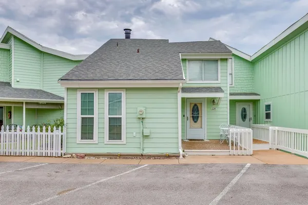 $279,000 | 624 Harbor Circle, Azle, TX 76020