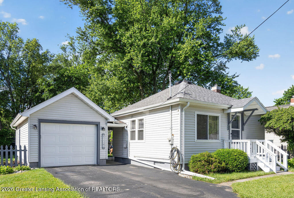 741 Center Street Mason, MI 48854 - Photo 2 of 33 2