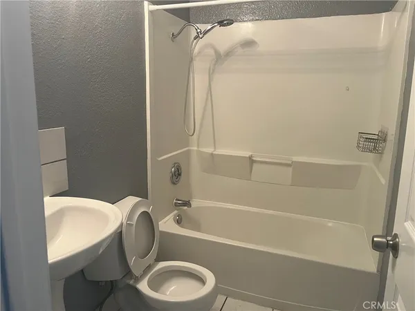 $2,800 | 11559 Low Chaparral Drive, Victorville, CA 92392