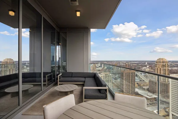 $8,500 | 255 Hennepin Avenue, Unit 3201, Minneapolis, MN 55401