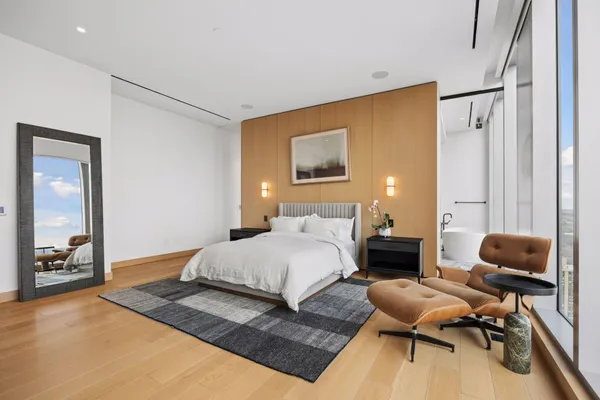 $8,500 | 255 Hennepin Avenue, Unit 3201, Minneapolis, MN 55401