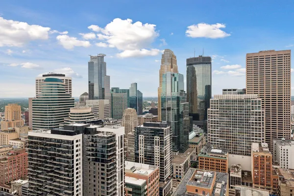 $8,500 | 255 Hennepin Avenue, Unit 3201, Minneapolis, MN 55401
