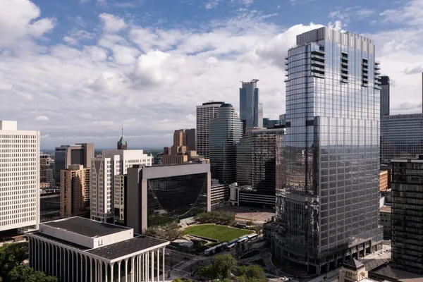$8,500 | 255 Hennepin Avenue, Unit 3201, Minneapolis, MN 55401