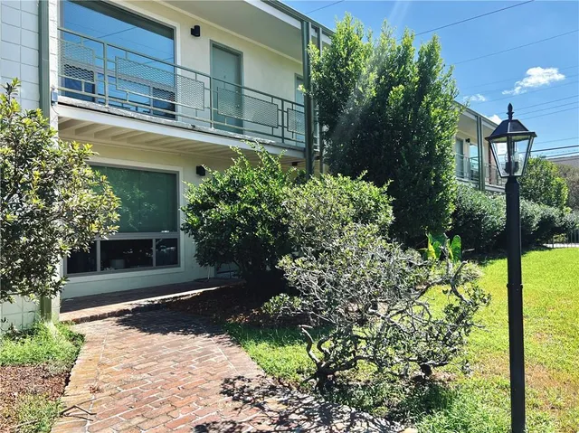 $1,400 | 801 Henry Clay Avenue, Unit 200, New Orleans, LA 70118