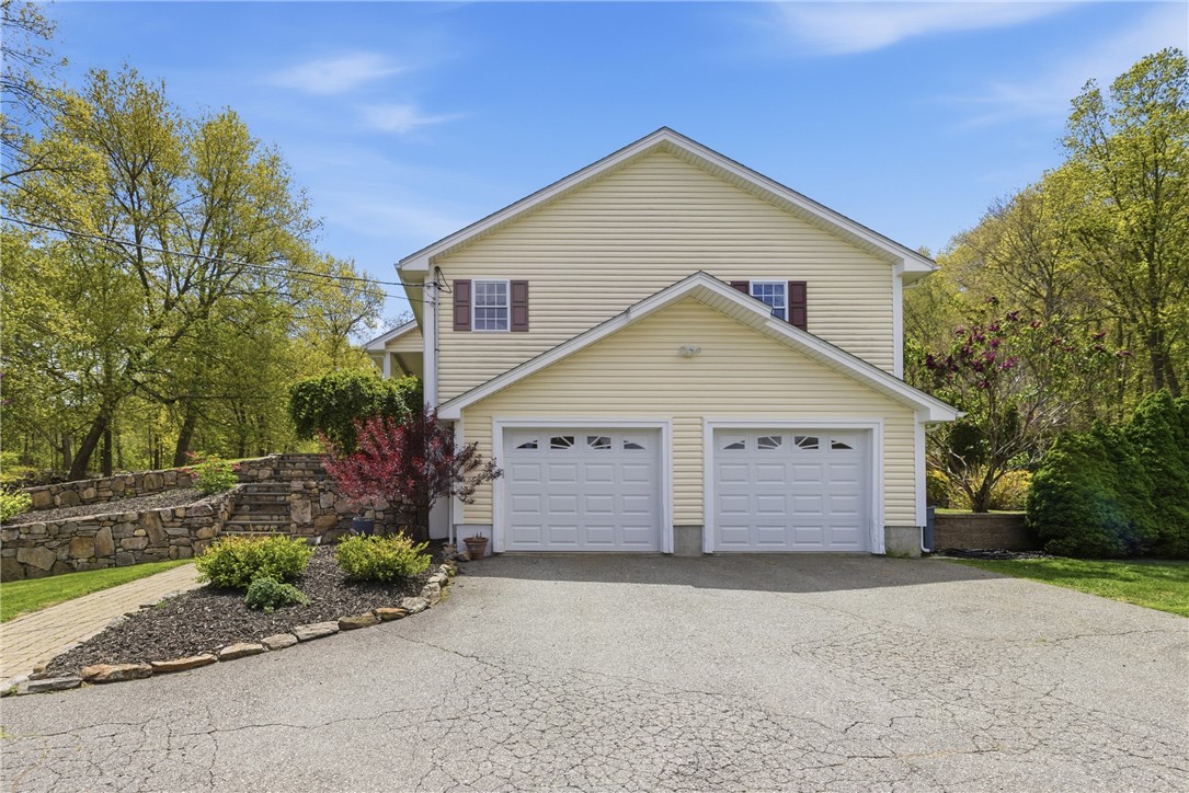 99 Burlingame Road Smithfield, RI 02917 - Photo 4 of 44